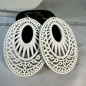 Large white wooden filigree vibe earring